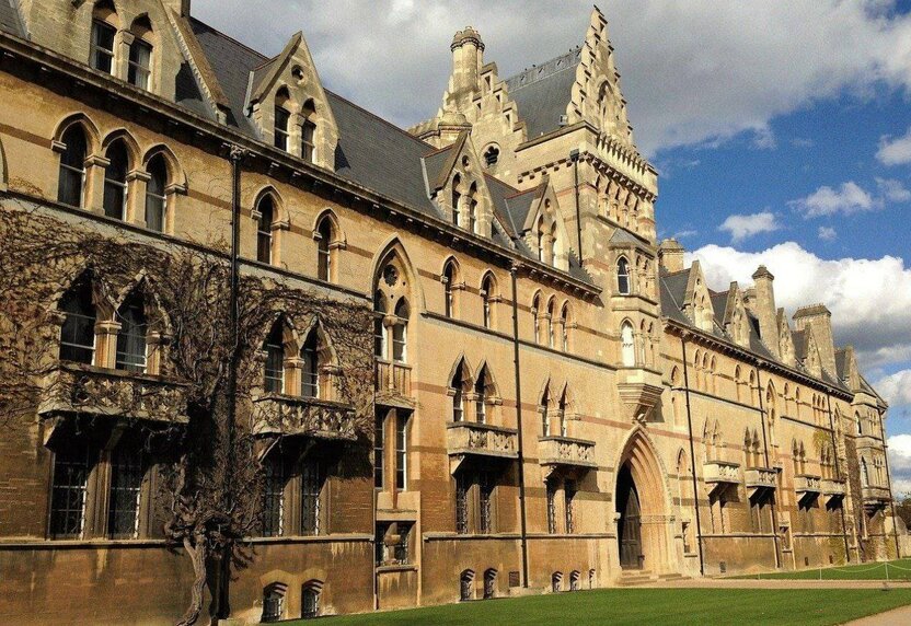 Oxford universiteti qachon asos solingan?