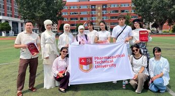 Shenyang Farmatsevtika Universiteti (SPU)dan yorqin lahzalar