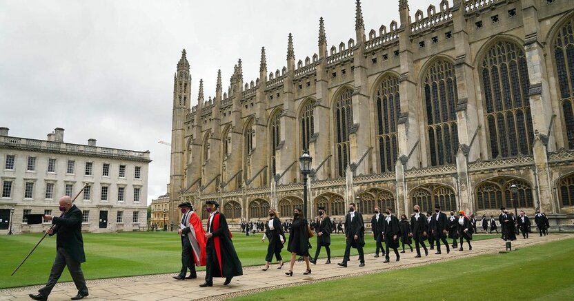 Cambridge University : Buyuk Britaniyada Kembrij universitetida magistratura bosqichida qisman moliyalashtirilgan grant asosida tahsil oling.