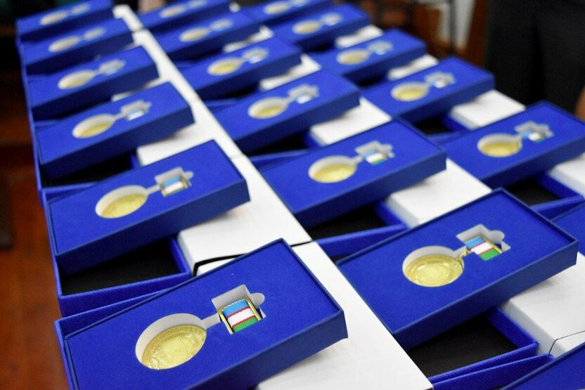 Maktabni oltin va kumush medal bilan tugatgan o‘quvchilarga o‘qishga kirishda biror imtiyoz bormi?