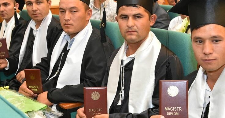 Ota va qiz uydan tashqarida jinsiy aloqa qilishmoqda (video onlayn)