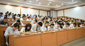 Maxsus sirtqi ta’limga kimlar qabul qilinadi?