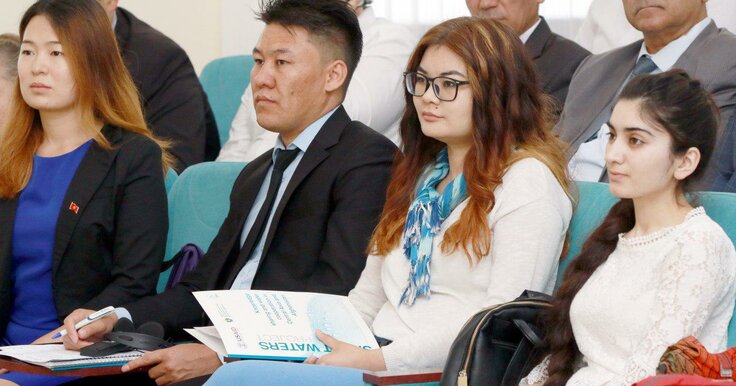 Chuqur tomoq blowjob juda