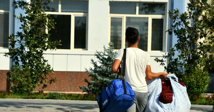 BBW onanizm video onlayn Mini liboslardagi etuk ayollar